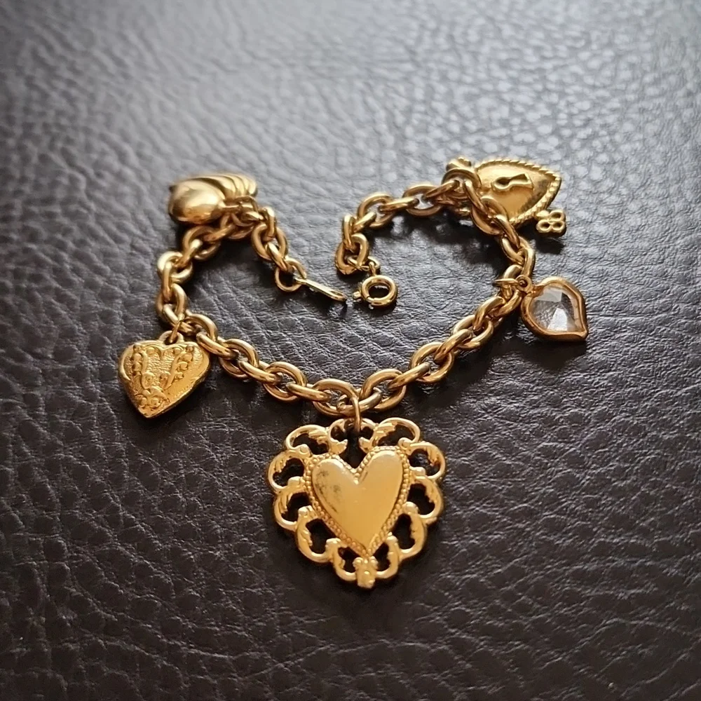 Avon charm bracelet - Picture 2 of 7
